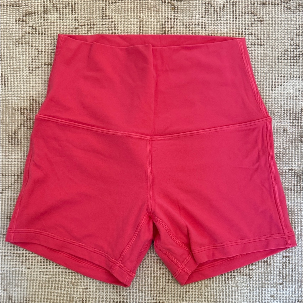 Lululemon Align
High Rise
Yoga Short
2”
Pink
Size 2